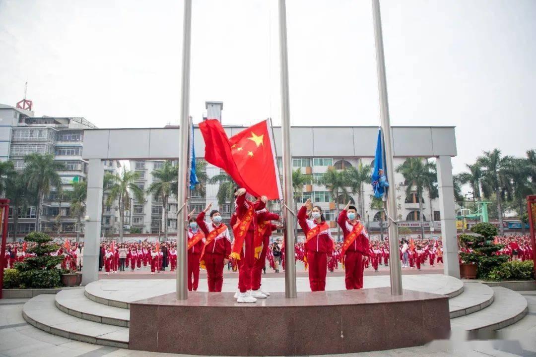 周海媚追思会已经低调举办,骨灰安葬在香港,遗作仙剑4已经开播